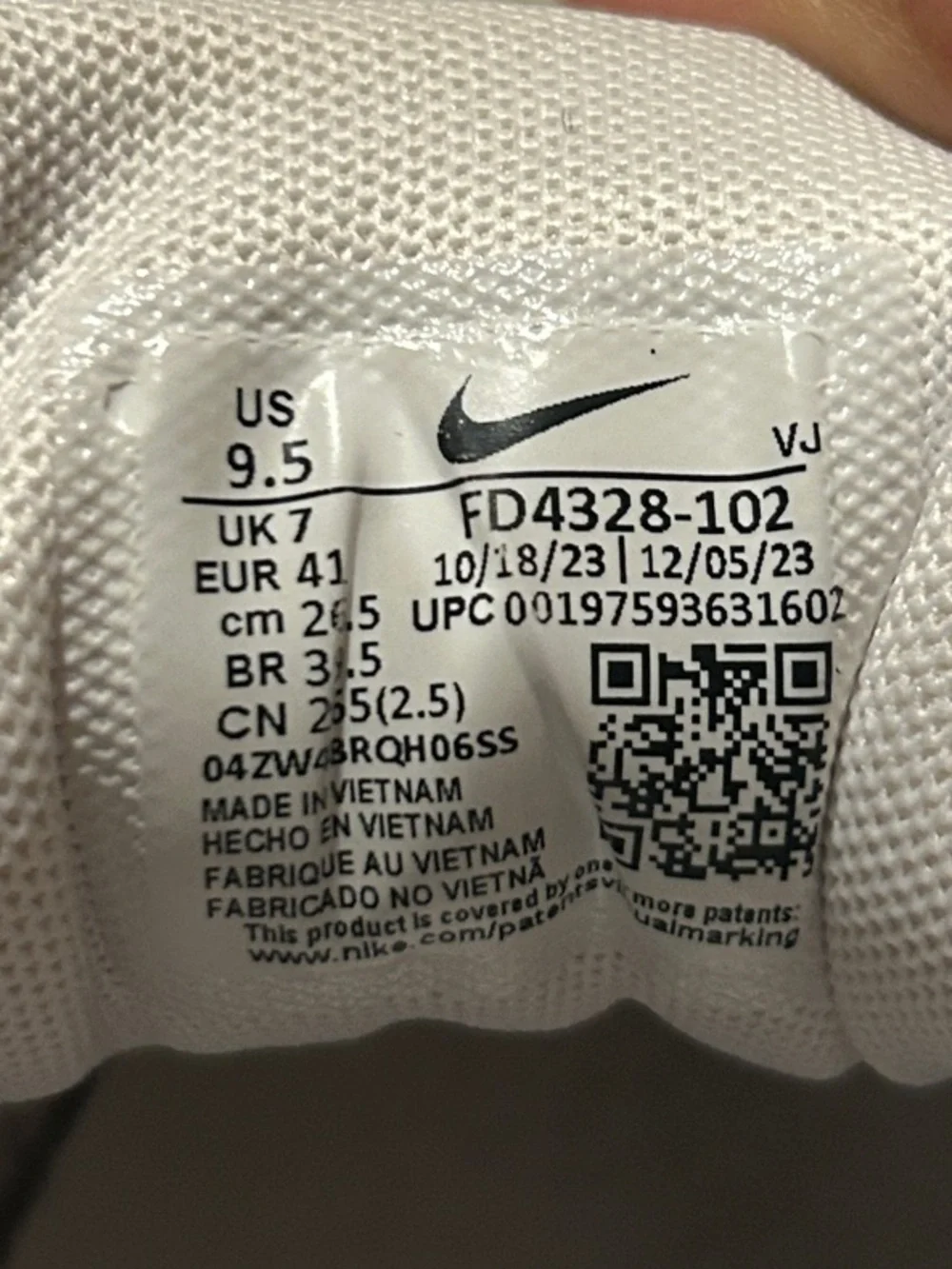 Nike Air Max Style White and Beige Sneakers